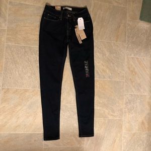 🔥 Brand New! Levi Super Skinny Jeans! 🔥